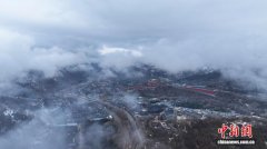 五台山雾凇云海齐现 春日山间宛若仙境